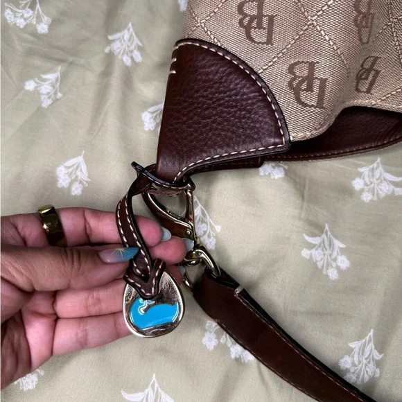 Dooney & Bourke - Large Brown& Tan Tote - EUC - Picture 11 of 16